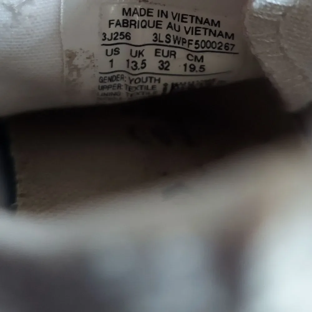 Converse Low Top Sneaker Size 1 White